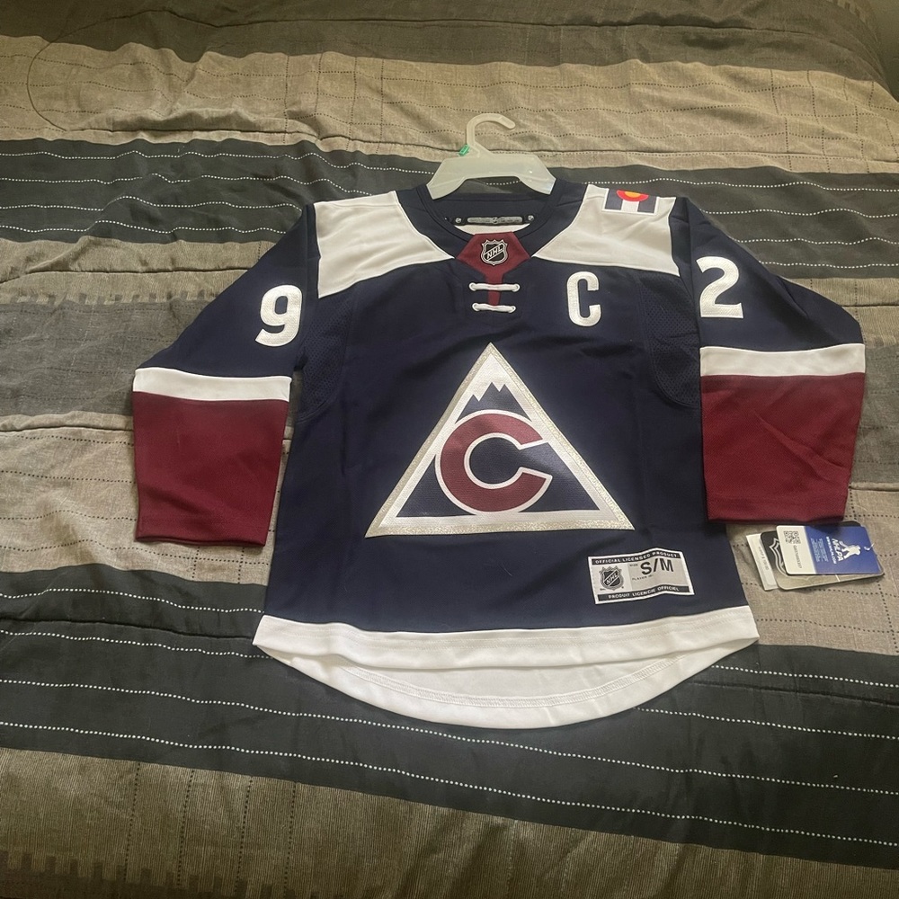 Boys authentic Colorado Avalanche Alternate Landeskog jersey size s/m